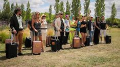 Los participantes se encuentran en medio de un escenario inesperado. Los participantes se encuentran en medio de un escenario inesperado.