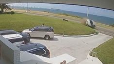 El accidente de JuanElmo Moyano, histórico médico de Los Pumas, quedó registrado en una cámara de seguridad de una casa El accidente de JuanElmo Moyano, histórico médico de Los Pumas, quedó registrado en una cámara de seguridad de una casa