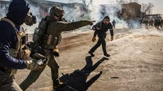 Hace semanas que la ciudad de Minneapolis protesta contra los agentes del ICE por sus abusos policiales en las redadas contra migrantes. Hace semanas que la ciudad de Minneapolis protesta contra los agentes del ICE por sus abusos policiales en las redadas contra migrantes.