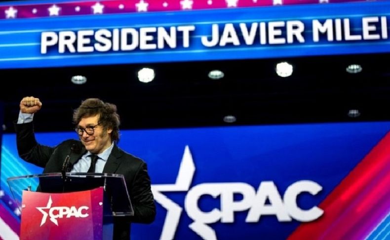Luego de la cadena nacional, Javier Milei viaja a Paraguay para reunirse con Santiago Peña y dirigentes de ultraderecha