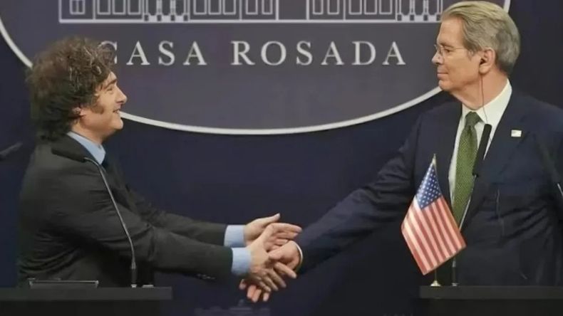 Milei y Scott Bessent durante la visita del funcionario estadounidense a Argentina.