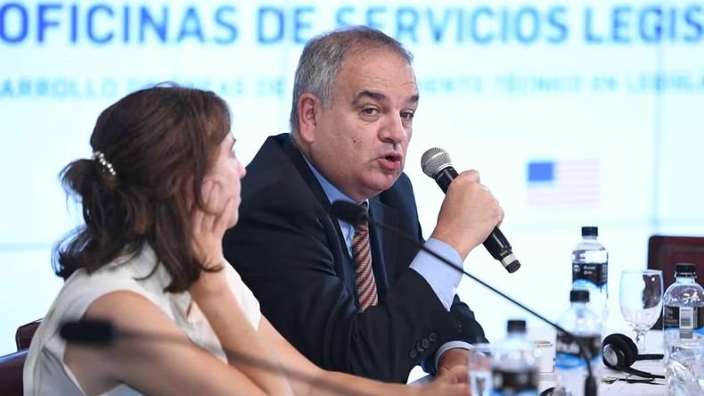 Fernando Salino afirmó en Radio 10 que el nuevo bloque tiene “una mirada que propone de alguna forma una agenda distinta