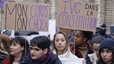 El Senado de Francia aprobó la consagración del derecho al aborto en la Constitución.