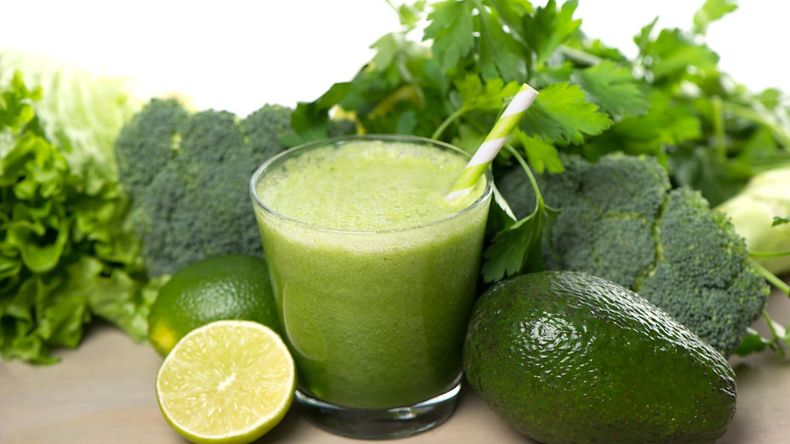 Aunque no existe una solución mágica para perder peso, incorporar el licuado de lechuga a una dieta equilibrada y complementar con actividad física regular puede ser beneficioso.