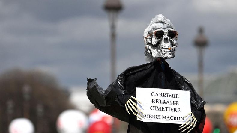 Por la reforma jubilatoria de Emanuel Macron se multiplican las protestas en Francia