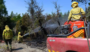 El incendio de Lago Cholila sigue activo.