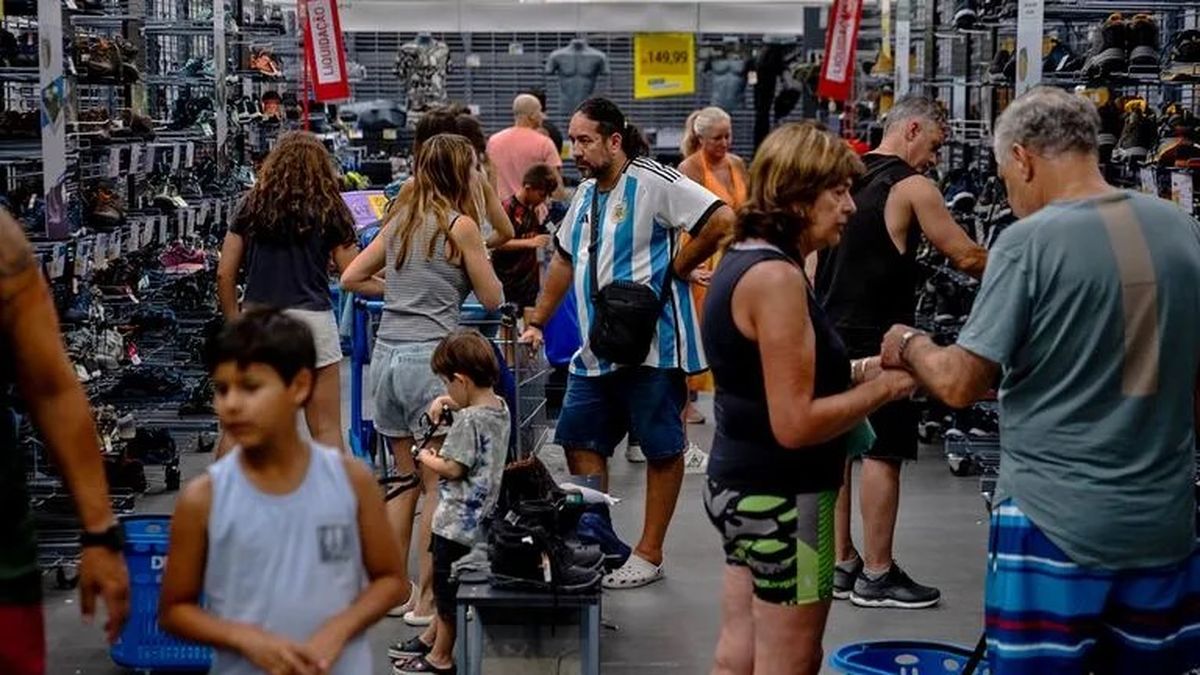 Según el Banco Central, los argentinos compraron en julio u$s3.408 millones