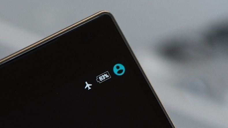 Es crucial recordar que el modo avión, junto con el uso adecuado del dispositivo y la calidad del cargador, desempeñan un papel fundamental.  