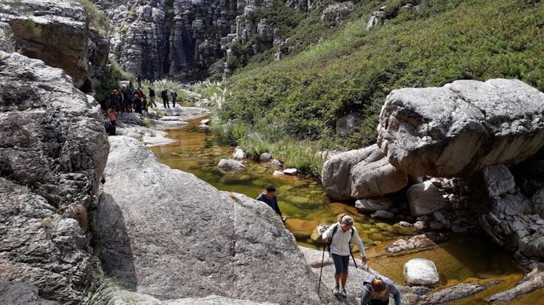 Las cascadas de la Reserva Sierras Grandes son uno de los principales atractivos del destino.
