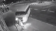 Video: un conductor perdió el control de su vehículo y mató a una mujer embarazada Video: un conductor perdió el control de su vehículo y mató a una mujer embarazada