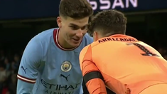 Julián Álvarez anotó un gol para Manchester City y se cruzó con el arquero de Chelsea. Julián Álvarez anotó un gol para Manchester City y se cruzó con el arquero de Chelsea.