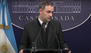 El vocero presidencial habló sobre los aumentos de sueldo de los senadores.