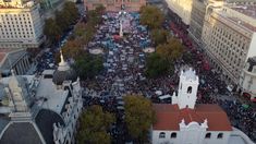 El acto central de la marcha federal piquetera es en la Plaza de Mayo. El acto central de la marcha federal piquetera es en la Plaza de Mayo.