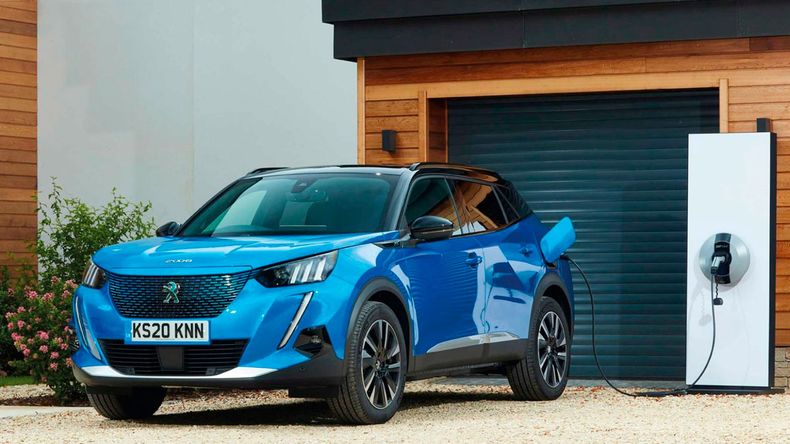 El SUV e-2008 se lanzará en Argentina en 2023.