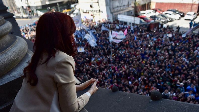 La vicepresidenta recibirá un apoyo multitudinario.
