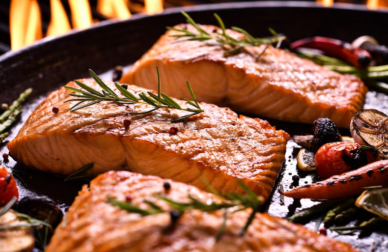 El restaurante de Buenos Aires que prepara un salmón grillado con puré delicioso