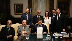 Milei recibió en Casa Rosada a los representantes de la Orden de Economistas de Brasil (OEB).