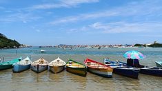 Los botes de colores forman parte del paisaje de esta playa. Los botes de colores forman parte del paisaje de esta playa.