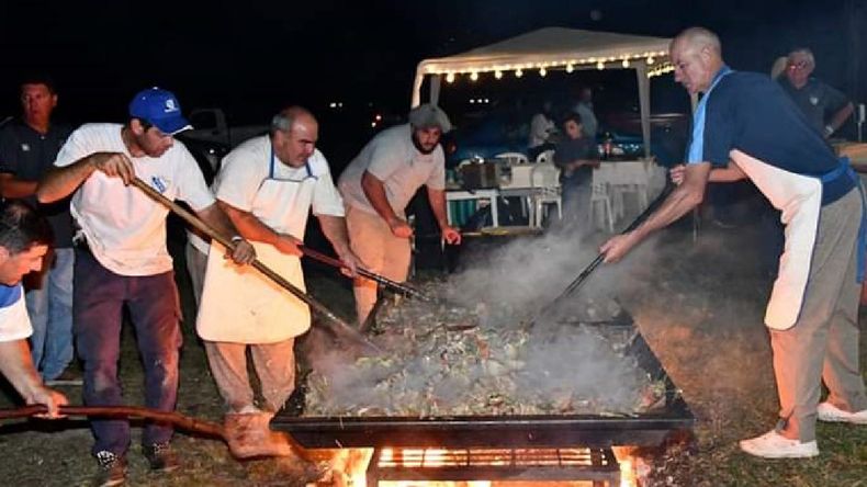 La Fiesta del Cordero al Disco reúne a toda la comunidad con platos tradicionales, música en vivo y un ambiente festivo que destaca la identidad gastronómica del pueblo  