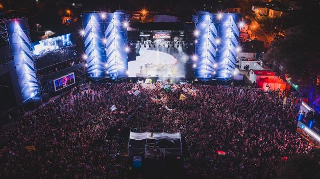 Babasónicos, Rata Blanca, Las Pelotas, Catupecu Machu, Kapanga, Guasones, Turf, Los Pericos, La Vela Puerca, emblemas del rock nacional se dieron cita en Baradero.&nbsp;
