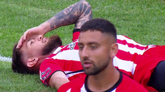 Gonzalo Goñi y Nicolás Demartini se lamentan por el error. Gonzalo Goñi y Nicolás Demartini se lamentan por el error.