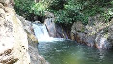 La experiencia de visitar Pozos Azules incluye una combinación de aventura y naturaleza en estado puro. La experiencia de visitar Pozos Azules incluye una combinación de aventura y naturaleza en estado puro.