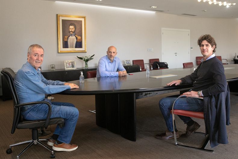 Schiaretti junto a Yacobitti y Lousteau.