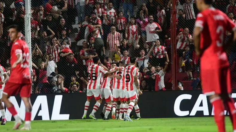 Instituto venció a Huracán en Córdoba.
