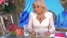 La diva se emocionó al recordar a su madre La diva se emocionó al recordar a su madre