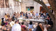 El Presidente charló con las personas que asisten a la ONG No seas Pavote. El Presidente charló con las personas que asisten a la ONG No seas Pavote.