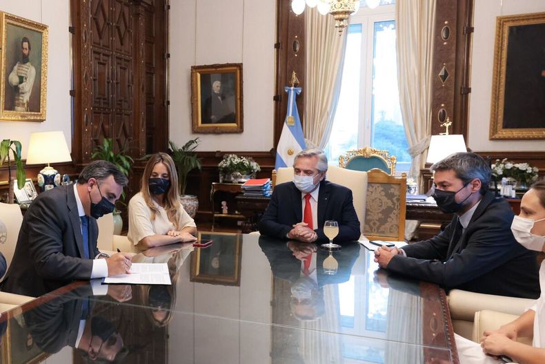 La firma del congelamiento se realizó en Casa Rosada.