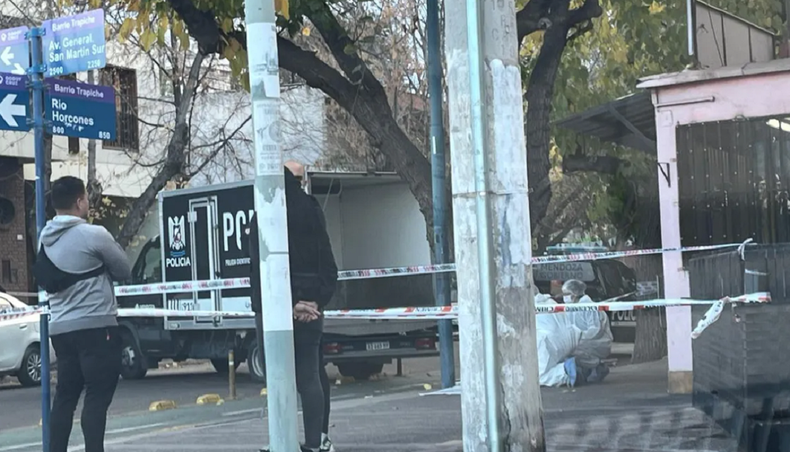 Asesinaron a un hombre a puñaladas en Mendoza.