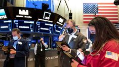 El cierre de la Bolsa de Nueva York por el feriado podría dar un respiro a la situación del Gobierno.