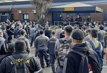 Inquietud entre los casi 650 trabajadores de Pirelli. Inquietud entre los casi 650 trabajadores de Pirelli.