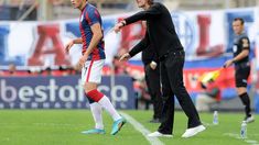 Polémica y críticas al VAR por un gol anulado a San Lorenzo. Polémica y críticas al VAR por un gol anulado a San Lorenzo.