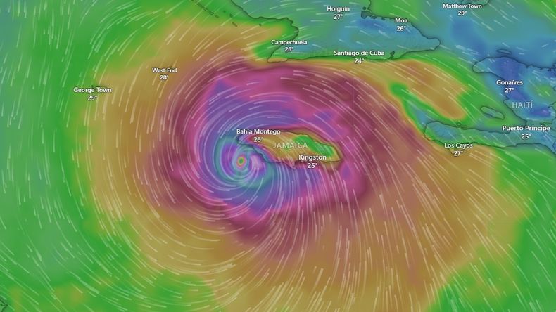 El huracán está a punto de tocar tierra en Kingston