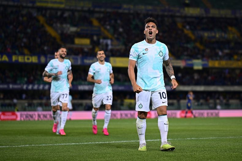 Lautaro Martínez celebra uno de sus goles.