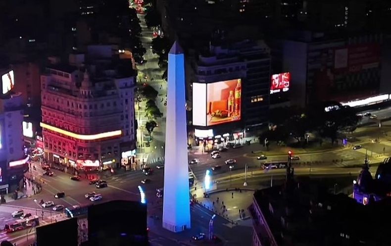 El Obelisco porteño con los colores de la Selección.