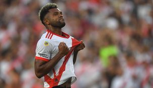 El Colibrí convirtió un triplete en la goleada de River a Vélez.