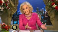 Mirtha Legrand defendió a Hugo Moyano y se enfrentó Juana Viale por el collar Mirtha Legrand defendió a Hugo Moyano y se enfrentó Juana Viale por el collar