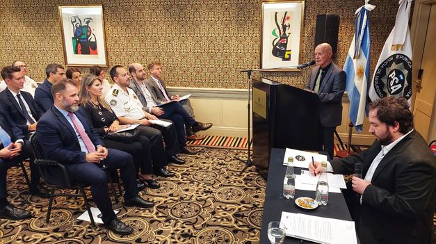 La conferencia de Ami Ayalon junto a PSA y Fundar.