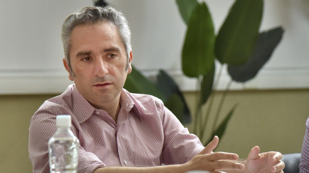 Para Larroque el Gobierno se parece a un queso gruyere por la crisis que enfrenta el país