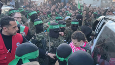 Hamás liberó a las primeras tres rehenes israelíes. Hamás liberó a las primeras tres rehenes israelíes.