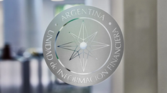 El decreto de Milei limita las funciones de la UIF para ahorrar costos.