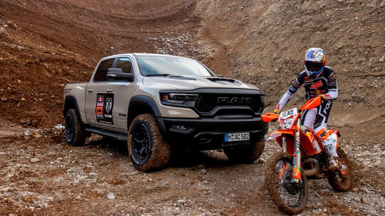 Las pick-ups RAM asisten en el momento de la carrera. 