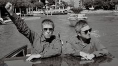 Liam y Noel Gallagher sorprendieron al aparecer juntos en el Festival de Venecia.