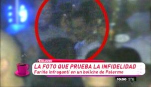 Leo Fariña al lado de otra mujer en un boliche, lejos de Karina Jelinek Leo Fariña al lado de otra mujer en un boliche, lejos de Karina Jelinek