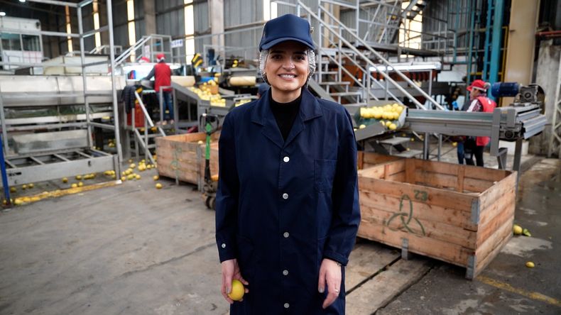 Florencia Zamora es socia gerenta de Zamora Citrus. Florencia Zamora es socia gerenta de Zamora Citrus.