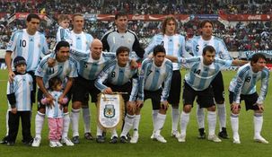 Este jugador representó a la Argentina en Mundiales y Copas América. Este jugador representó a la Argentina en Mundiales y Copas América.