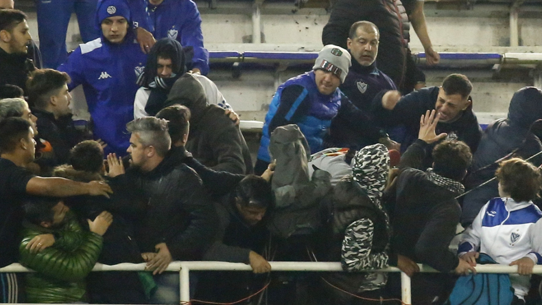 Incidentes en la platea sur alta de Vélez